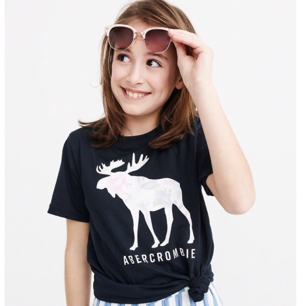 Color changing graphic tee